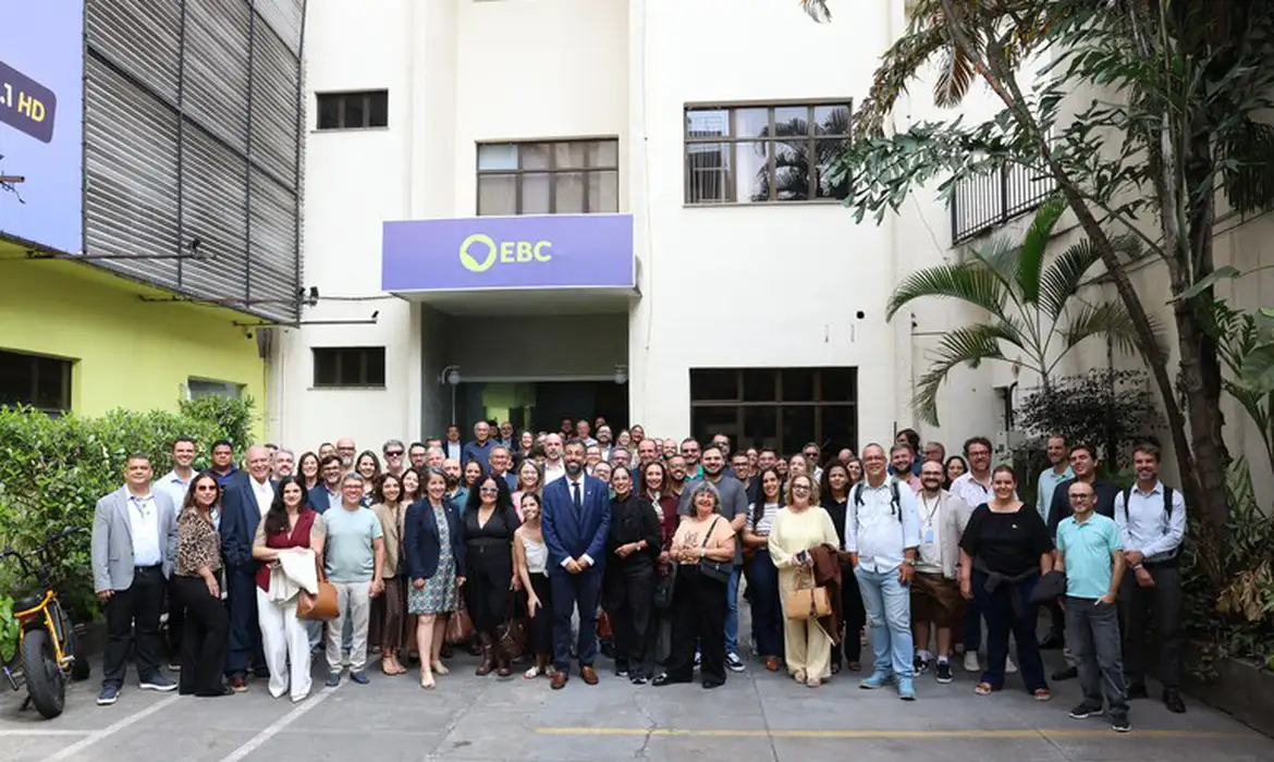 330 Emissoras Públicas Debatem Futuro da Comunicação no Brasil 330 Emissoras Públicas Debatem Futuro da Comunicação no Brasil