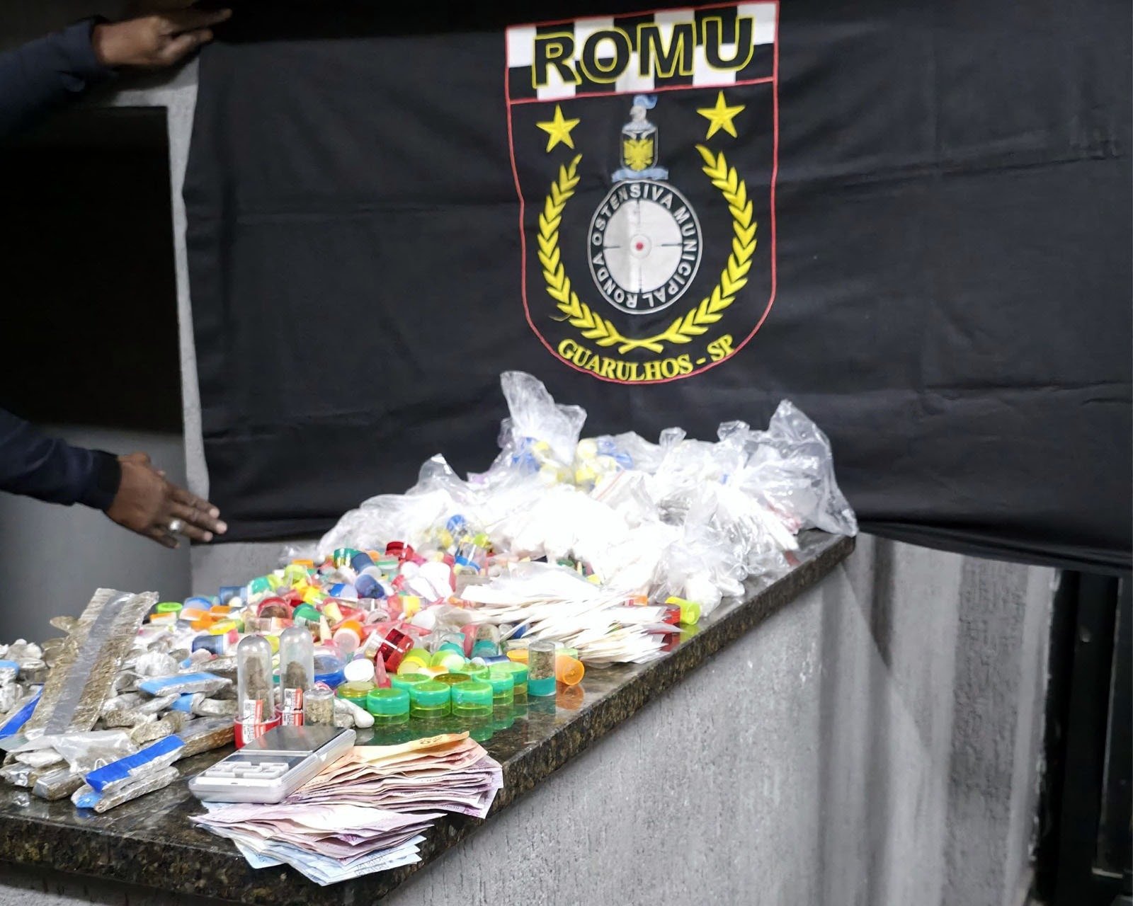 GCM apreende 5,4 kg de drogas e prende quatro traficantes