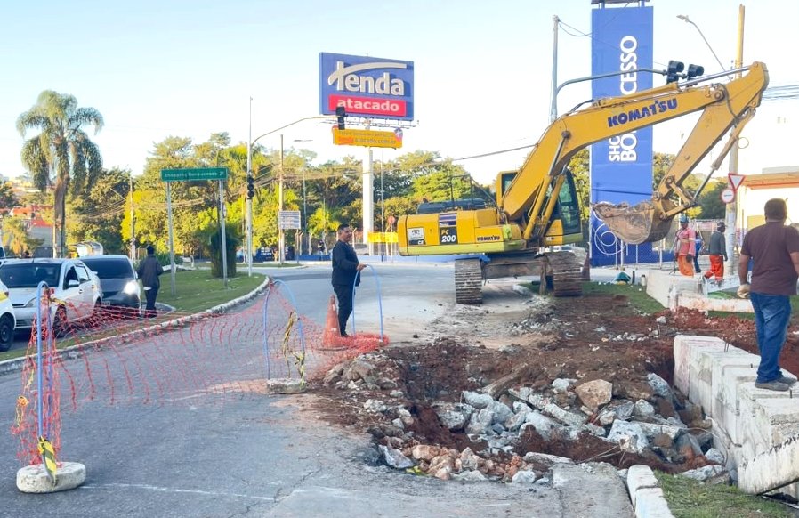 Prefeitura promove obra emergencial em muro de gabião no Pimentas Prefeitura promove obra emergencial em muro de gabião no Pimentas